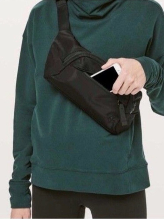 lululemon athletica Handbags - Lululemon On The Beat Belt Bag - Black
